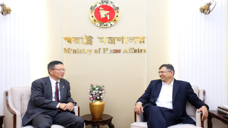 পুলিশ সংস্কার ও পুনর্গঠনে জাপানের সহযোগিতা চেয়েছেন স্বরাষ্ট্রমন্ত্রী সালাহউদ্দিন আহমদ।...