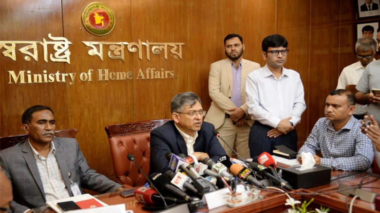 ঘরমুখো মানুষের নিরাপদ ঈদযাত্রা নিশ্চিত করতে এবং স্বাধীনতা দিবস উদ্‌যাপনের সময় কঠোর নিরাপত্তা বজায় রা...