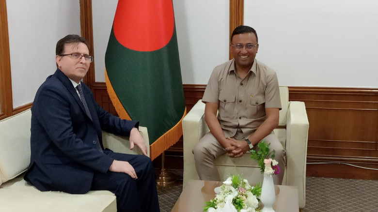 পররাষ্ট্র বিষয়ক উপদেষ্টা হুমায়ুন কবির-এর সঙ্গে ঢাকায় নিযুক্ত তুরস্কের রাষ্ট্রদূত রামিস সেন সৌজন্য ...