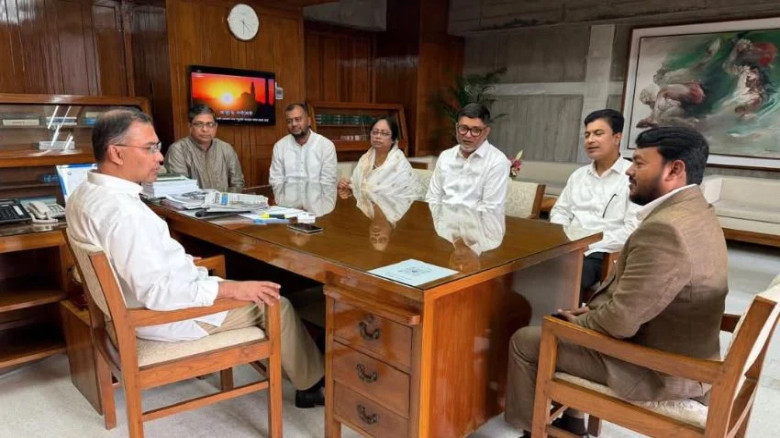 প্রধানমন্ত্রী তারেক রহমানের সঙ্গে সৌজন্য সাক্ষাৎ করেছেন ৫ সিটি কর্পোরেশনের নবনিযুক্ত প্রশাসকরা।...