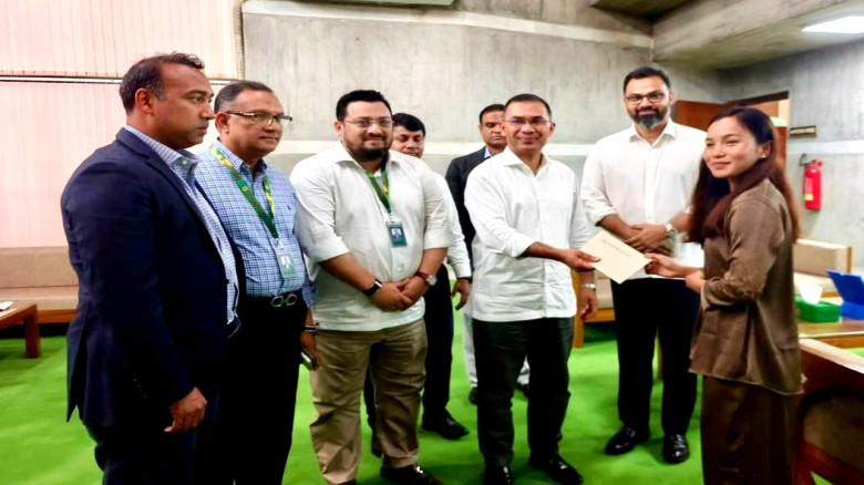 জাতীয় নারী ফুটবল দলের তারকা খেলোয়াড় ঋতুপর্ণা চাকমার গৃহ নির্মাণে আর্থিক অনুদান দ